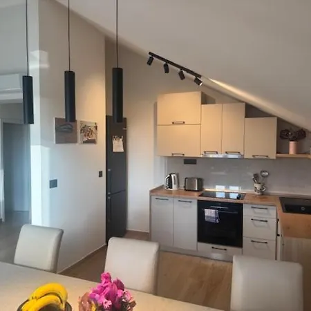 Nela Apartment Makarska